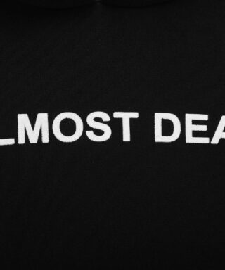 Sweat gothique et grunge Noir Almost dead logo