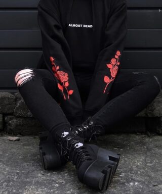 Sweat Gothique et Grunge noir Almost Dead