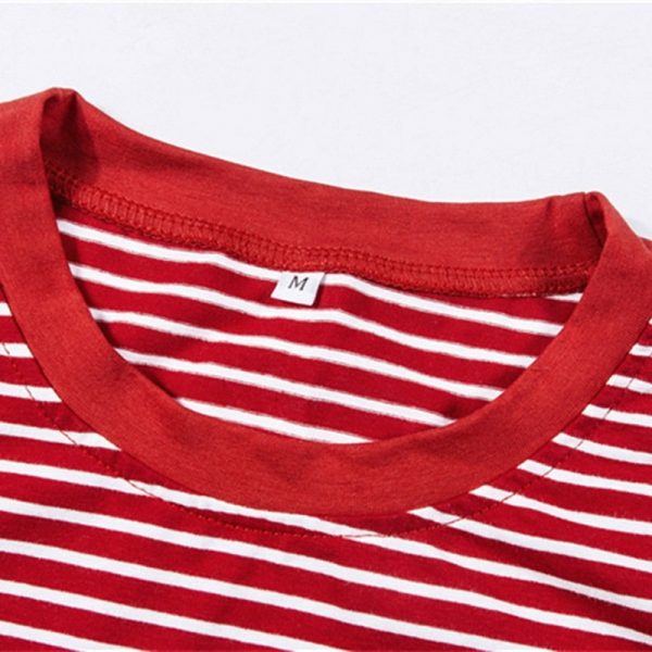 Col du t-shirt Vintage 90s rouge