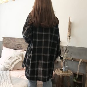Chemise à carreaux vintage de couleur noir vue de dos