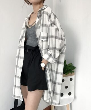 Chemise à carreaux vintage de couleur blanche