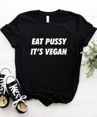 T-shirt Grunge vegan noir avec inscription Eat pussy it's vegan