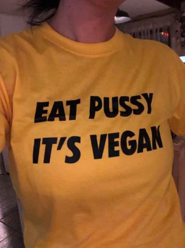T-shirt grunge - Eat Pussy it's Vegan photo review