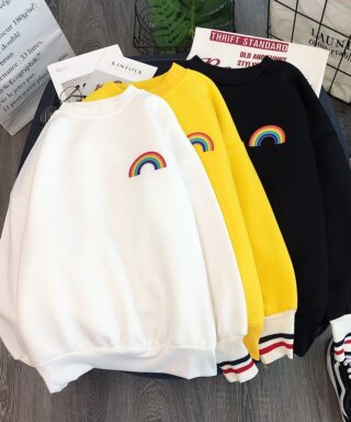 pull aesthetic avec inscription arc en ciel