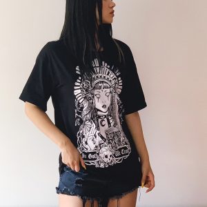 T-shirt goth de couleur noire