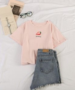 T-shirt fraise style tumblr girl