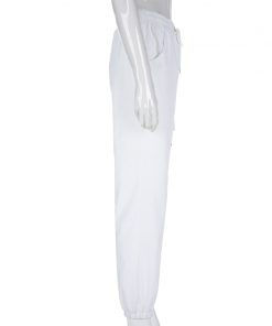 Pantalon streetwear blanc vue de profil