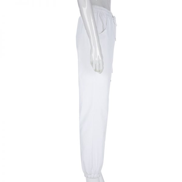 Pantalon streetwear blanc vue de profil