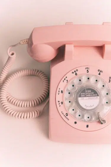 Téléphone de couleur rose